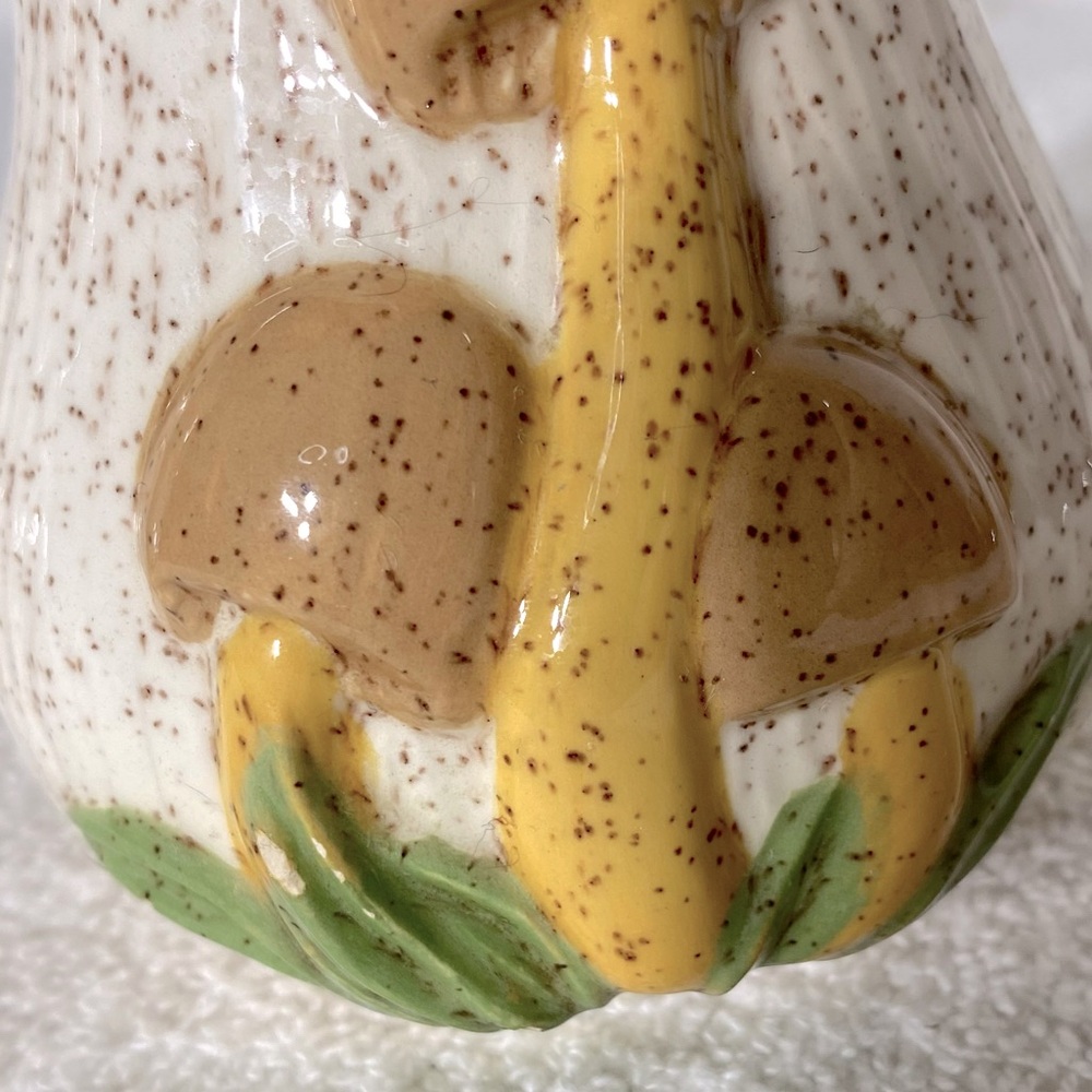Vintage Arnels Ceramic Mushroom Salt & Pepper Shakers - Picture 8 of 10